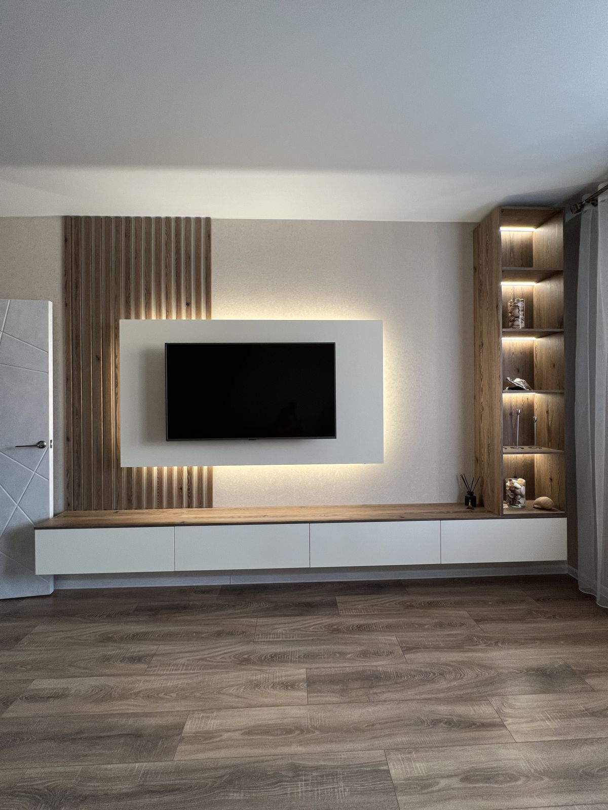 Base con cajones ocultos